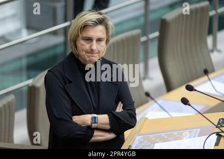 Brüssel, Belgien. 26. April 2023. Flämische Sozialministerin Hilde Crevits, Bild auf einer Plenartagung des flämischen Parlaments am Mittwoch, den 26. April 2023 in Brüssel. BELGA FOTO JAMES ARTHUR GEKIERE Kredit: Belga News Agency/Alamy Live News Stockfoto