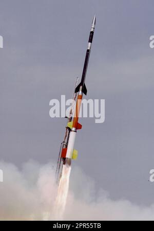 Die vierstufige schwarz Brandt gezeigt, hier von einem Launch Pad Wallops Island Flight Facility im ländlichen Virginia wackeln ist bei 66 Fuß (20 Meter), die höchste von der NASA 13 Höhenforschungsraketen. Diese Raketen tragen können wissenschaftliche Nutzlasten verschiedener Gewichte bis zu 1.213 Pfund (550 kg) zu den Höhen von 30 Meilen (48 Kilometer) um mehr als 800 Meilen (1.287 km). Forscher wie Höhenforschungsraketen verwenden, denn sie eine kostengünstige Mittel bieten für die Durchführung von Raum, Schwerelosigkeit und Erdwissenschaftliche Forschung und haben sich als wertvolle Prüfstände für neue Technologien. Die Wallops Anlage führt etwa 3 Stockfoto