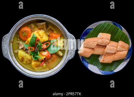 Vietnamesischer Bo Kho Eintopf oder Kartoffelsuppe mit Rindfleisch und Karotten Stockfoto