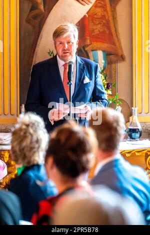 Den Haag, Niederlande, 27 27 2023. April 2023, König Willem-Alexander der Niederlande im Palast Huis Ten Bosch in Den Haag, anlässlich seines zehnten Jahrestags als König, Der König und die Königin bieten am Mittwoch, den 26. April, ein festliches Mittagessen für 100 Personen im Oranjezaal im Huis Ten Bosch Palace Foto: Rotapool/ M. Schoemaker/Albert Nieboer/Netherlands OUT/Point de Vue OUT Stockfoto