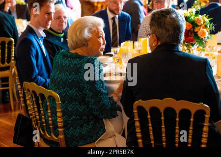 Den Haag, Niederlande, 27. April 2023, Prinzessin Beatrix der Niederlande im Palast Huis Ten Bosch in Den Haag, am 27. April 2023 anlässlich seines zehnten Jahrestages als König, Der König und die Königin bieten am Mittwoch, den 26. April, ein festliches Mittagessen für 100 Personen im Oranjezaal im Huis Ten Bosch Palace Foto: Rotapool/ M. Schoemaker/Albert Nieboer/Netherlands OUT/Point de Vue OUT Stockfoto