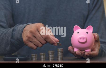 Investor Online Saving Concept, Online Investment Savings, Online Stock Investors, Internet Financial Transactions, Save Monney for Investors using in Stockfoto