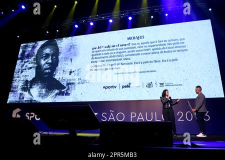 26. April 2023, Sao Paulo, Sao Paulo, Brasilien: (SPO) Sports Summit Sao Paulo 2023 zu Ehren von Pele. 26. April 2023, Sao Paulo, Brasilien: Pele wird als Eintrag im Michaelis-Wörterbuch offiziell gemacht. Der König des Fußballs wird in der digitalen und gedruckten Version des Wörterbuchs der portugiesischen Sprache erscheinen, in einem offiziellen Tribut, und er ist auch in der portugiesischen Sprache verewigt. Michaelis hat bereits den Namen des Fußballkönigs als Eintrag in seine digitale Ausgabe eingefügt - die Erklärung wird auch in den nächsten gedruckten Versionen des Wörterbuchs am Mittwoch (26) beim Sports Summ erscheinen Stockfoto