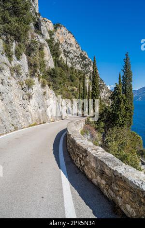 Strada della Forra Scenic Drive, Tremosine sul Garda, Gardasee, Lombardei, Italien Stockfoto