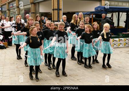 Saint George's Day Celebrations Derby 2023. Tänzer an der Kreuzung Stockfoto