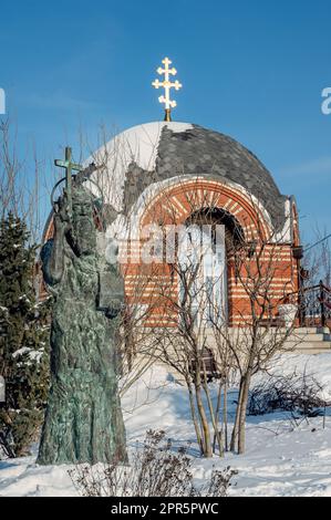 Denkmal für St. Andrew, der erste Kolomna, Skulptur, Sehenswürdigkeiten von Kolomna, Kapelle. 22. Februar 2023, Kolomna, Russland. Stockfoto