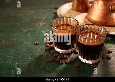 Frisch gebrühter orientalischer heißer Kaffee Stockfoto