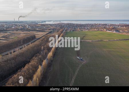 Flugzeugunglück an-26 auf dem Feld in der Ukraine Stockfoto