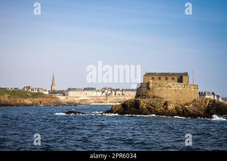 Saint-Malo Blick auf die Stadt vom Meer, Bretagne, Frankreich Stockfoto