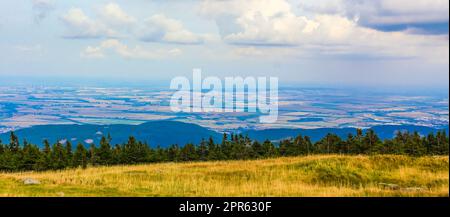 Panoramablick vom Gipfel des Brocken Berges Harz Deutschland Stockfoto