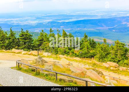 Panoramablick vom Gipfel des Brocken Berges Harz Deutschland Stockfoto