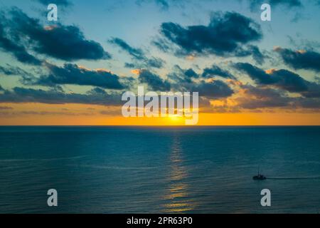 Meereslandschaft des Atlantischen Ozeans, vom Balkon des Hauses aus gesehen, piriapolis Stadt, maldonado, uruguay Stockfoto