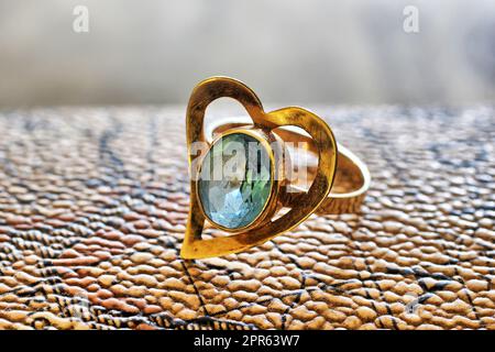 Ring in Herzform Stockfoto