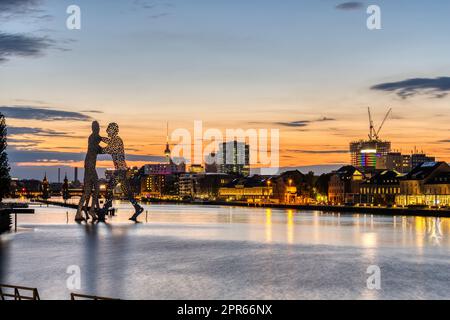 Die Spree in Berlin nach einem schönen Sonnenuntergang Stockfoto