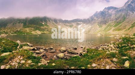 Hincovo pleso und die hohe Tatra Bergkette. Stockfoto