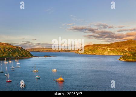 Blick auf die Bucht von Portree, Isle Of Skye, Schottland Stockfoto