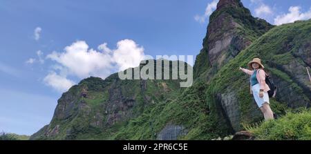 Seltsame Felsen und Felsen, die sich über Hunderte von Metern erstrecken, sind Bamboo Shoot Rock, Ice Cream Rock, Sea Dog Rock usw. im Klassenzimmer für Naturgeologie, New Taipei City, Taiwan Stockfoto