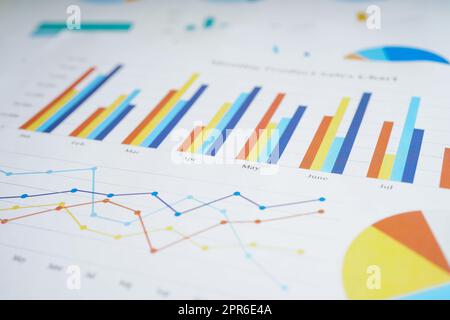 Diagramme stellt Papier grafisch dar. Finanzentwicklung, Bankkonto, Statistik, Investment Analytic Research Data Economy, Börse Geschäftsbüro Meeting-Konzept des Unternehmens. Stockfoto