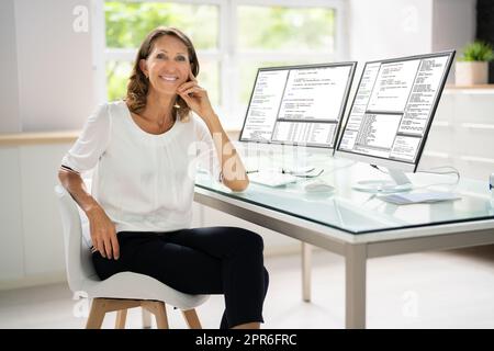 Programmiererklassen. Web-Entwickler-Coder Stockfoto