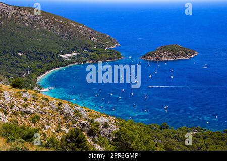 Luftaufnahme der Bucht von Formentor Beach an der Nordostküste von Mallorca auf den Balearen, Spanien Stockfoto