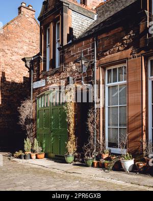 Sonniger Tag in Edinburghs Wohngebiet Stockfoto