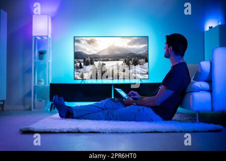 Streamen Und Ansehen Von Filmen Stockfoto