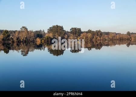 Minho-Fluss im Norden Portugals Stockfoto