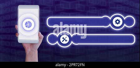 Businesswoman Hand Holding Mobile Phone mit Tortendiagramm auf dem Bildschirm von futuristic Computer Functional S. Frau präsentiert Daten und Informationen für Unternehmenswachstum. Stockfoto