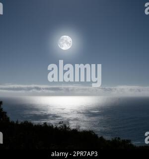 Wunderschöner Strand und Meer. Beaceful Strand, Küste und OzeanBeaceful Strand, Küste und Meer. Stockfoto