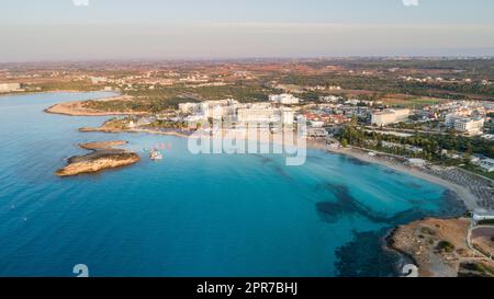 Aerial Nissi Beach, Ayia Napa, Zypern Stockfoto