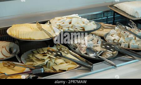 Frühstück im Luxushotel. Buffet im Hotelrestaurant Stockfoto