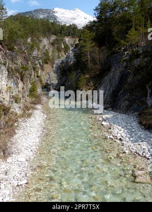 Winterwanderung zum Pleisenspitze Berg, Karwendel, Tirol, Österreich Stockfoto