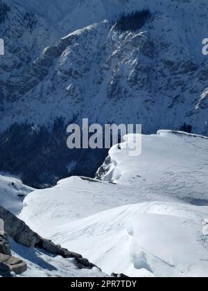 Winterwanderung zum Pleisenspitze-Berg, Tirol, Österreich Stockfoto