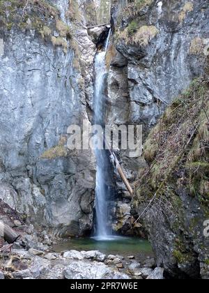 Wasserfall im Berg Tour zum Ehrwalder Sonnenspitze Berg in Österreich Stockfoto