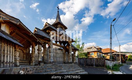 Traditionelle Türen und Tor von alten Bauernhäusern in Maramures Rumänien Stockfoto