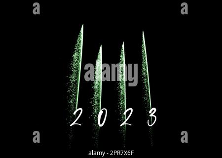 Frohes neues Jahr, 2023 grüne Feuerwerkskörper, Silvester Stockfoto