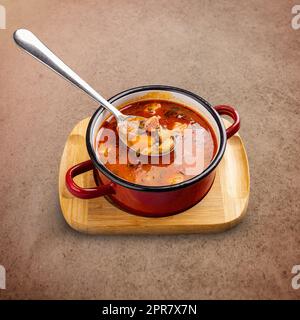 Leckere ungarische Gulaschsuppe Stockfoto