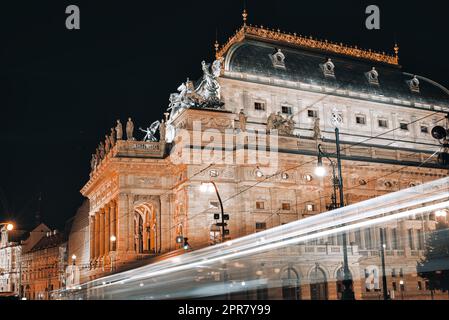 Prager Nationaltheater bei Nacht. Prag, Tschechische Republik Stockfoto