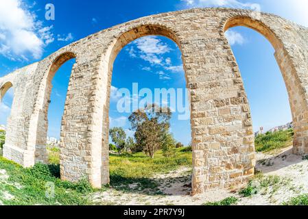 Bögen des Kamares Aquädukts. Larnaca, Zypern Stockfoto