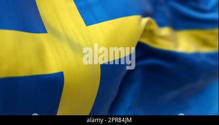 Nahaufnahme der schwedischen Nationalflagge im Wind Stockfoto