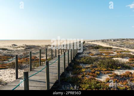 Promenade am Strand von Granja in der Nähe der Stadt Porto Stockfoto