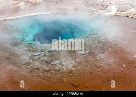 Blick auf die Lavafelder eines früheren Vulkanausbruchs in Island. Stockfoto