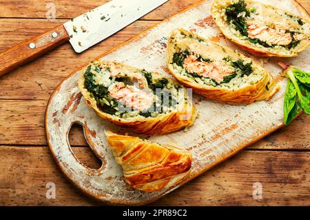In Teig gebackener Lachs. Stockfoto