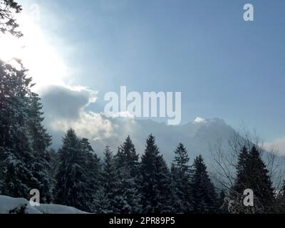 Alpspitze und Zugspitze im Winter, Bayern, Deutschland Stockfoto