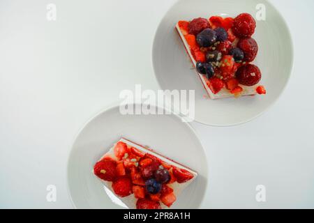 Bild: Fruit Tiramisus (Weiße Rückseite) Stockfoto