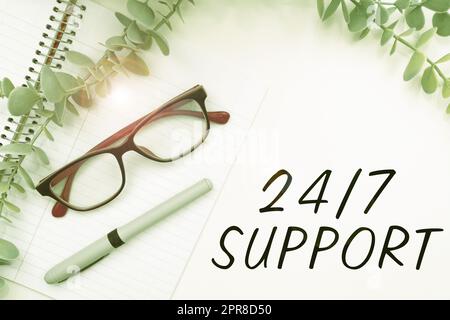 Schild mit 24 7-Unterstützung. Business-Showcase, das den ganzen Tag und die ganze Nacht Unterstützung bietet Keine Ausfallzeiten Blitzlehrer Bürobedarf, Lehrersammlungen, Schreibwerkzeuge Stockfoto