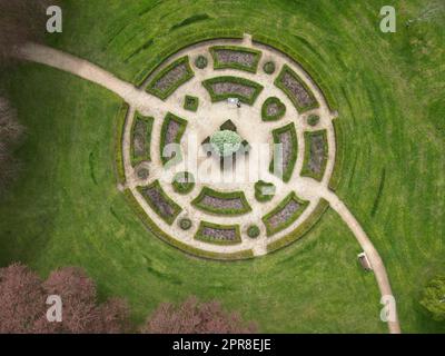 Runder Garten in einem Park aus der Vogelperspektive Stockfoto