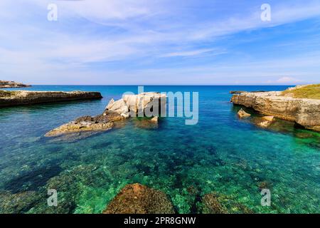 Old Roca, eine Küstenstadt in Salento und einer der Yachthäfen von Melendugno in der Provinz Lecce. Stockfoto