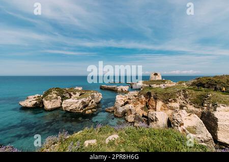 Old Roca, eine Küstenstadt in Salento und einer der Yachthäfen von Melendugno in der Provinz Lecce. Stockfoto