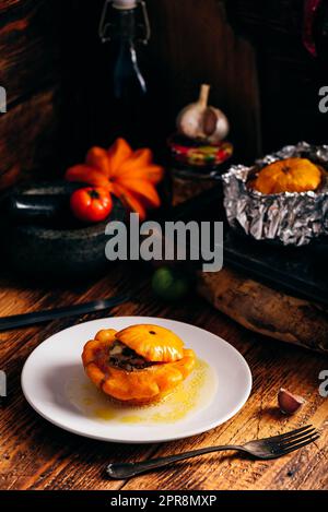 Gefüllter gelber Pattypan Squash Stockfoto